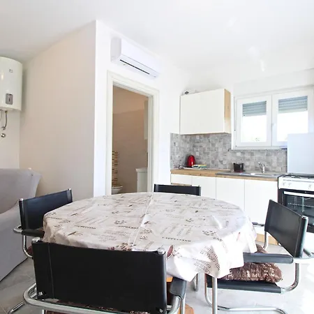 Maurizia 2341 Apartment
